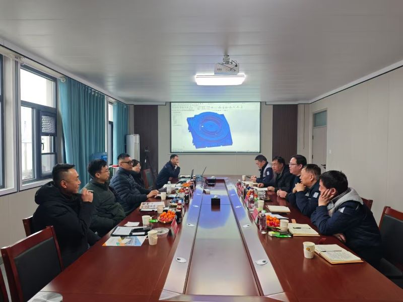 国内高端数控五轴机床企业-科德数控莅临利来最给利的老牌考察交流